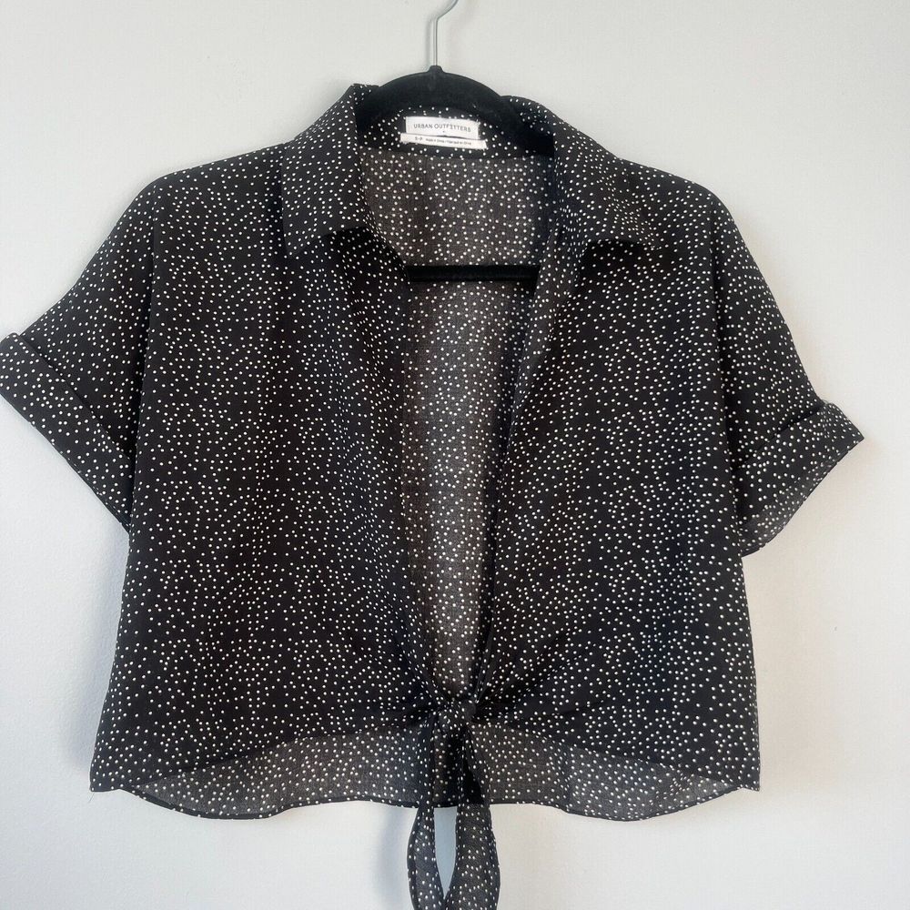 Urban Outfitters Wrap Blouse Women Petites Size SP Black Polka Dots Short Sleeve